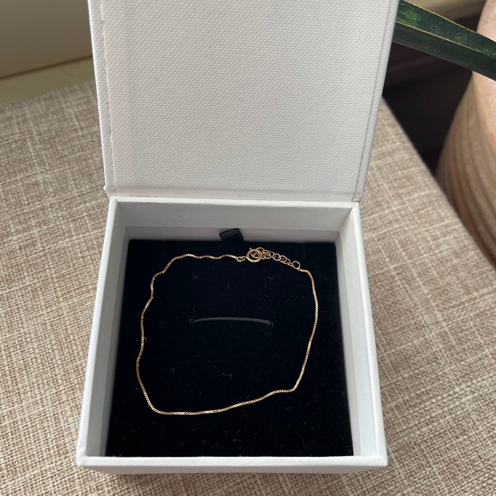 NWT Mejuri Baby Box Chain Bracelet 14kt gold